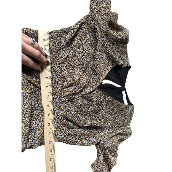 ASTR The Label Mini Dress size Small S Ditsy Floral Ruched Shirred Bottom Black - Picture 8 of 13